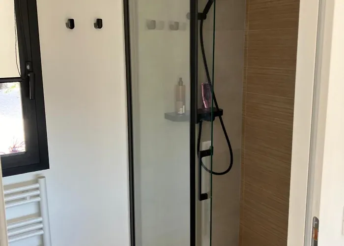 Autonome Acces Piscine 홈스테이